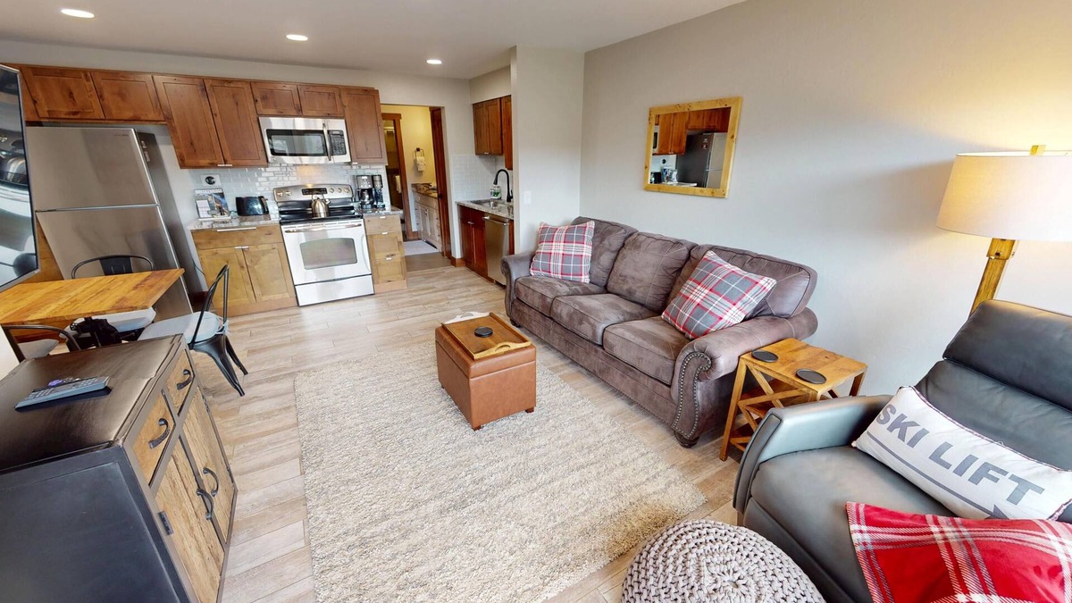 Dillon Condo | On Lake. Extra Cute Updated Unit. Big Yard. Walk to Marina, Concerts, Parks