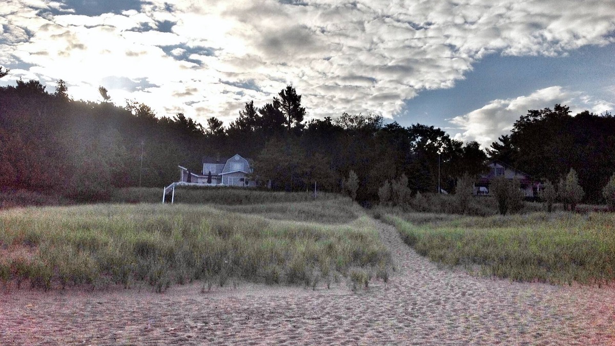 Onekama House | On Lake Michigan, 6 Bdrm, 2.5 Bth, Outdr Hot Tub, Also close to Portage Lake