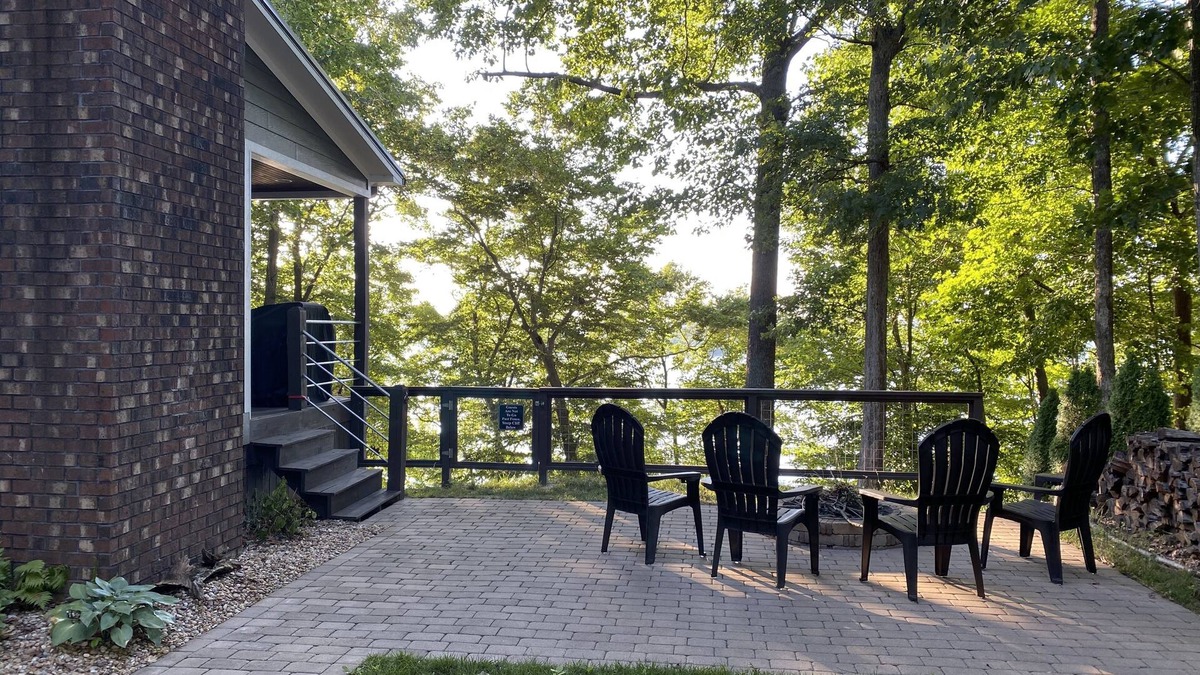 Scottsville House | On Lake Time- Fun and relaxation await! Adorable 3bd/2bth house with lake view.