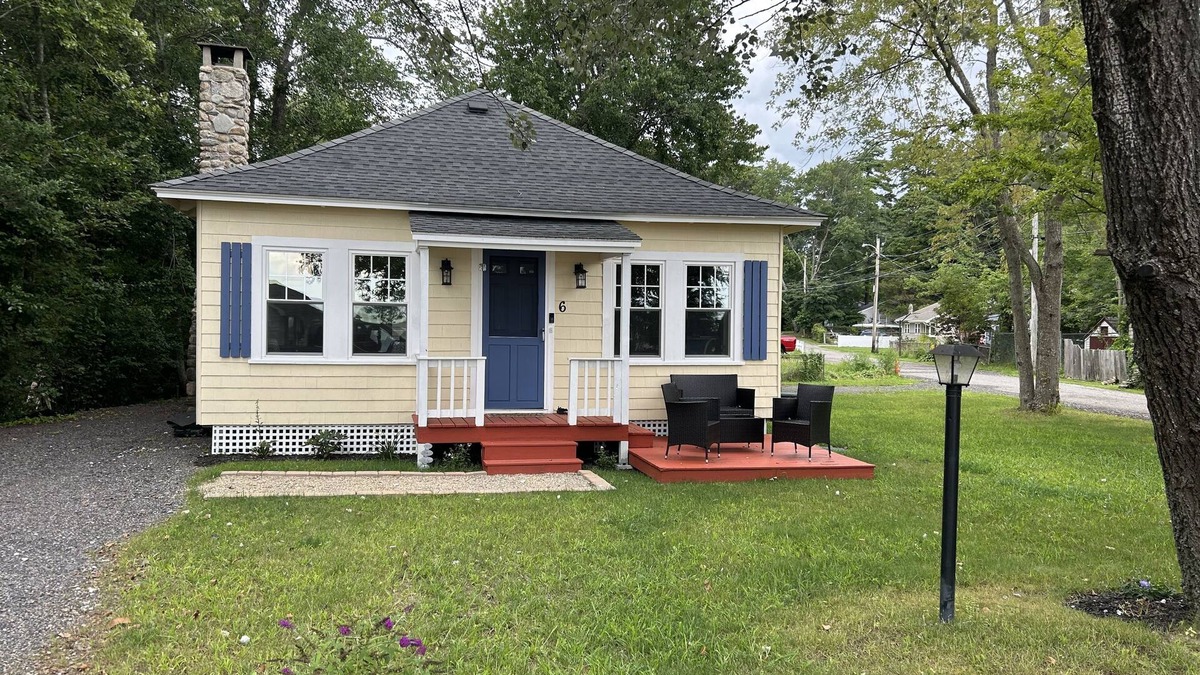 Lakeville House | On MA’s largest recreational pond. 45 minutes from Boston, Cape Cod & Providence