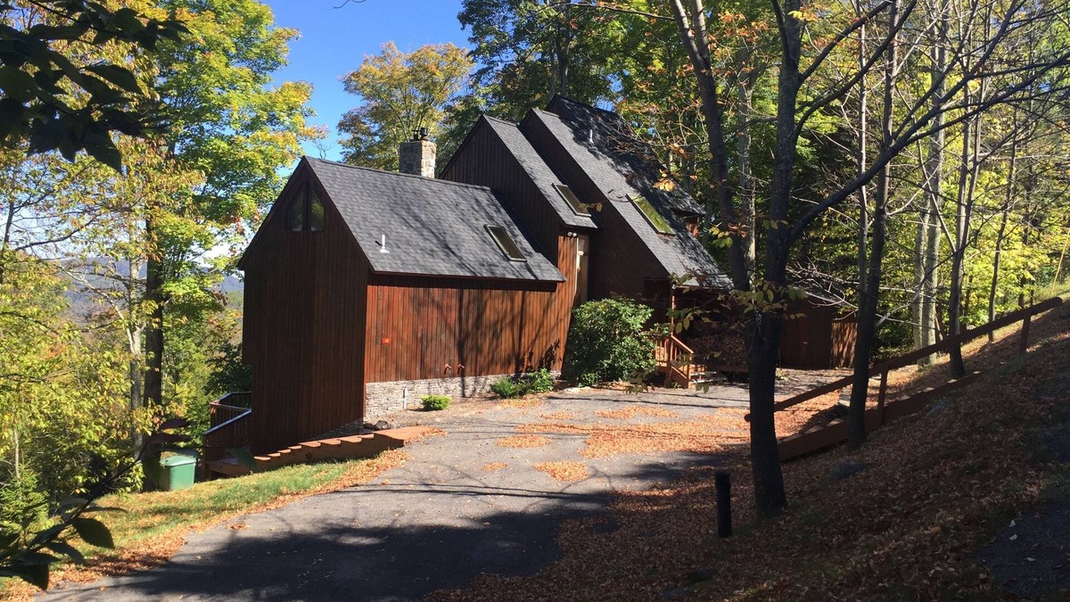 Windham House | ON MOUNTAIN - 4 BED, 4 BATH RETREAT - WALK TO SLOPES!