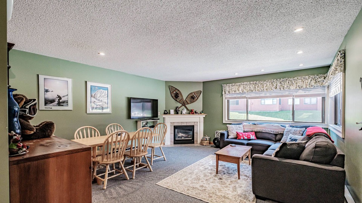 Sunday River Area Condo | On Mountain two bedroom unit sleeping 8