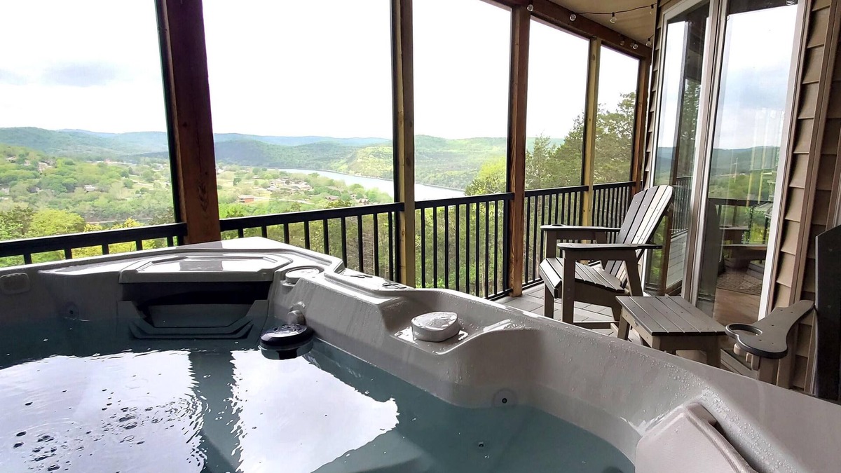 Holiday Island House | ON MOUNTAINTOP with amazing lake and island views!