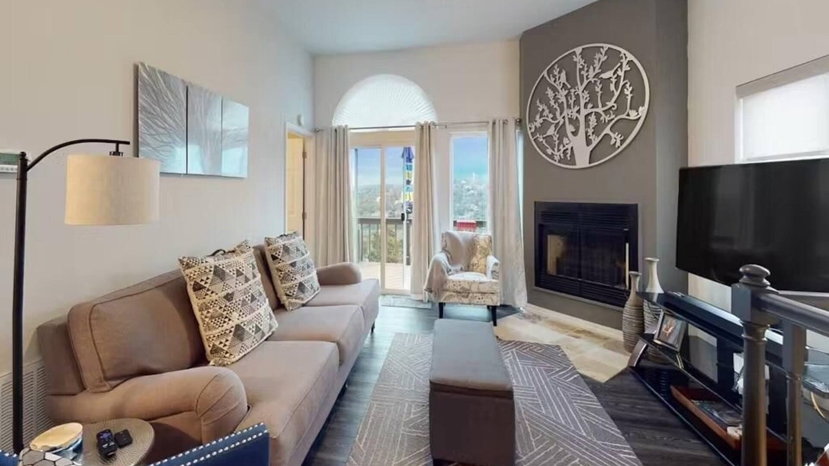 Holiday Island House | ON MOUNTAINTOP with beautiful views!