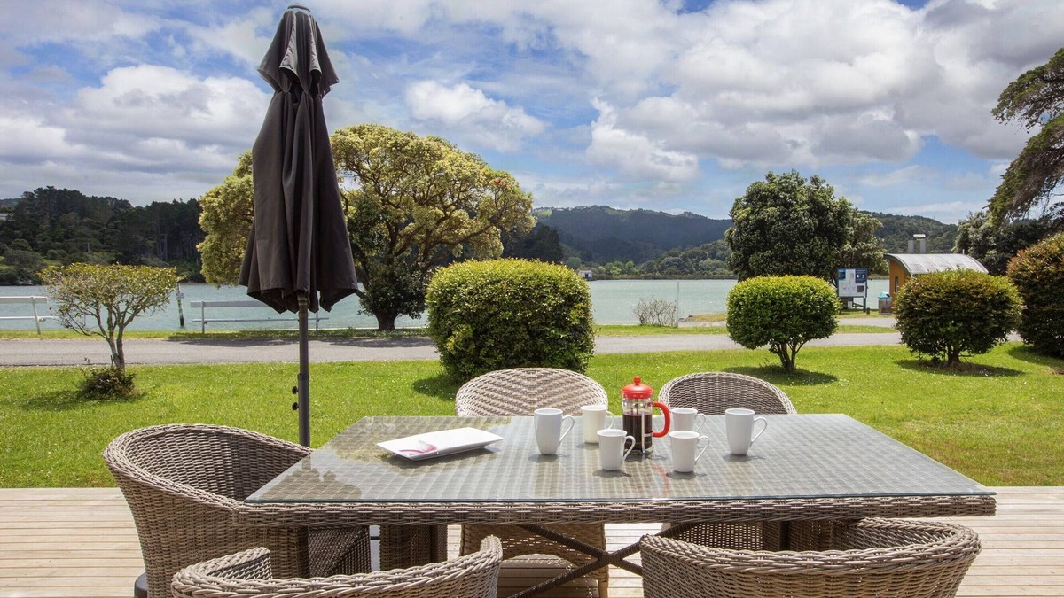 Wayby Cottage | On Point - Point Wells Holiday Home
