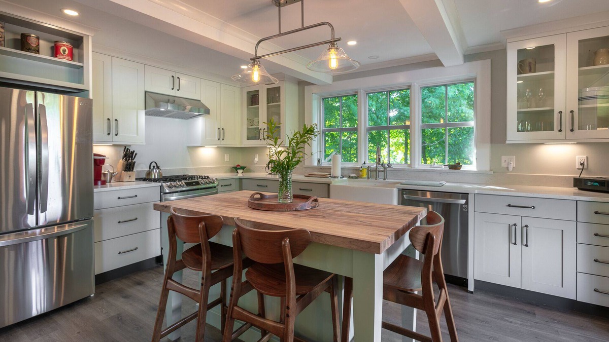 Barnard House | On Silver Lake. Close to Woodstock & Ski Areas