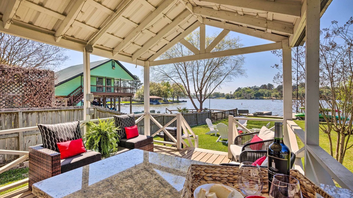 Willis Cabin | On-Site Lake Conroe Access - Updated Cabin Rental