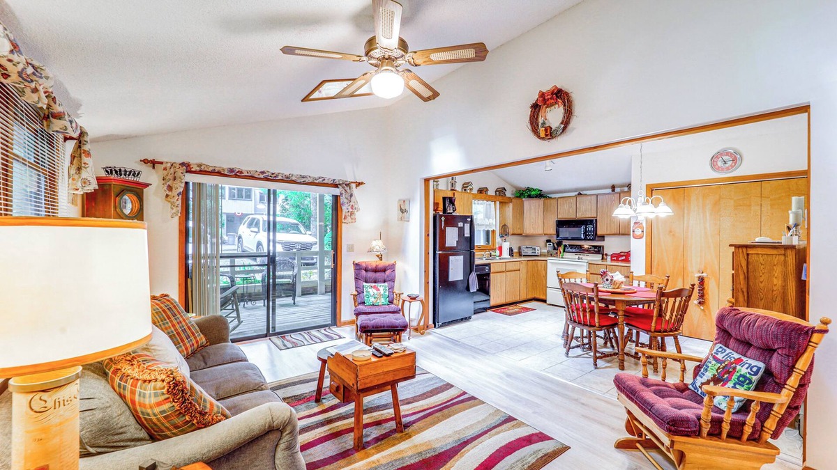 Newland Cabin | On-Site Lake & Pool Access: Cabin in Newland!