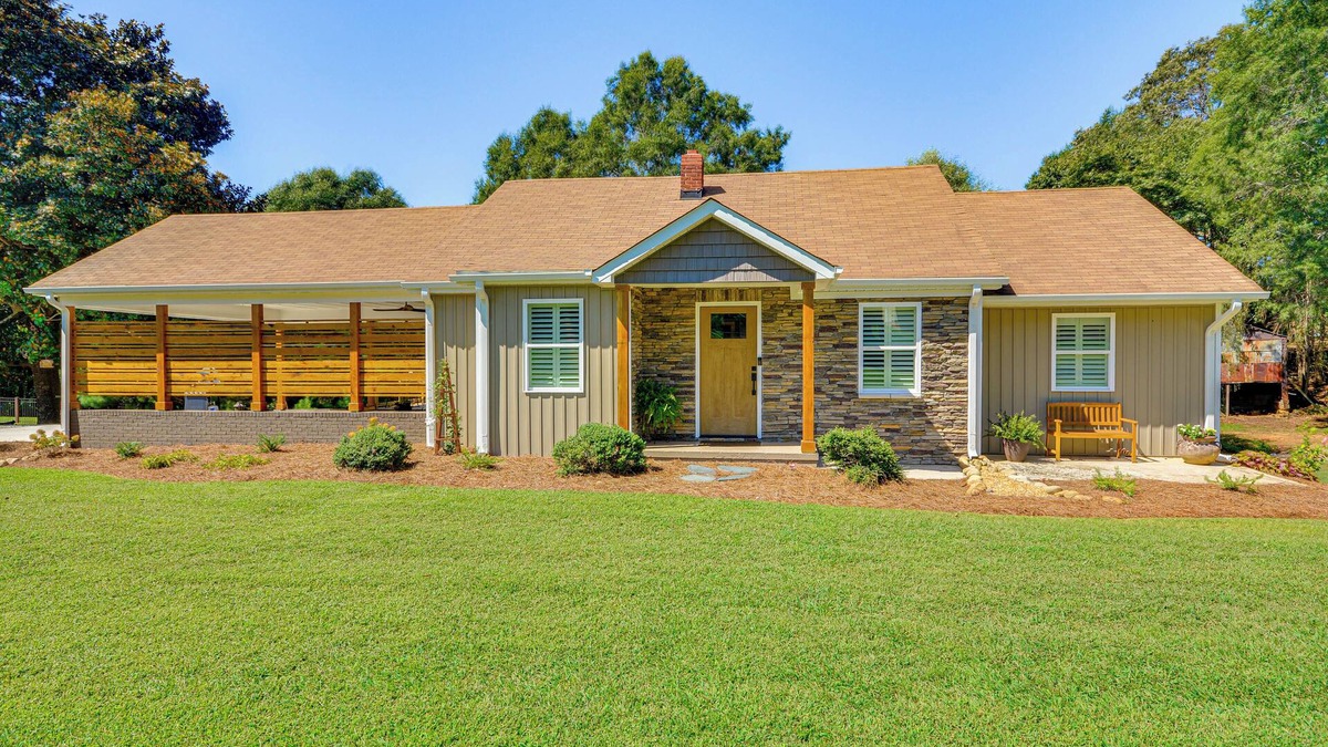 Thomasville House | On-Site Pond: Nature-Filled Winston-Salem Retreat!