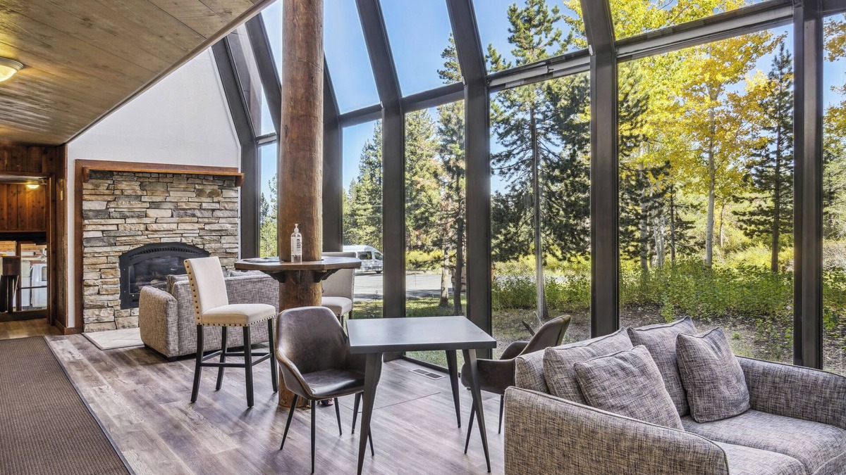 Truckee Apartment | On-site Skiing: Truckee Studio w/Balcony