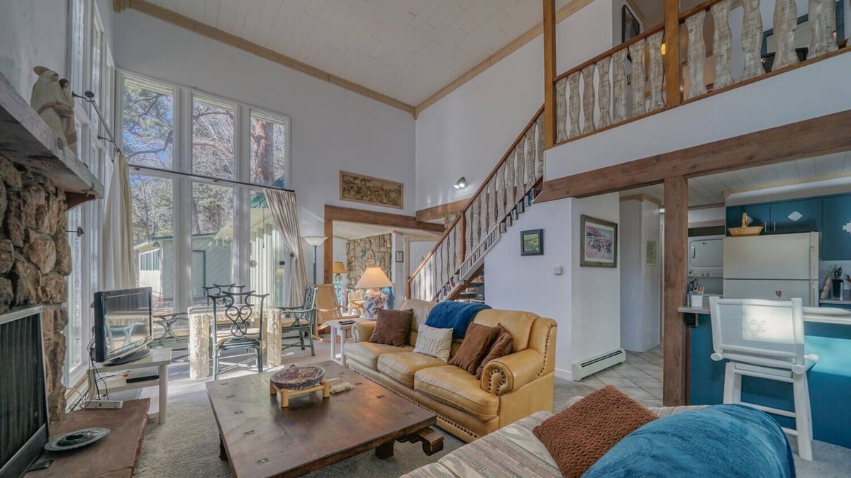 Nathrop House | On Splendid Pond- Breathtaking Views- Private Fishing Pond