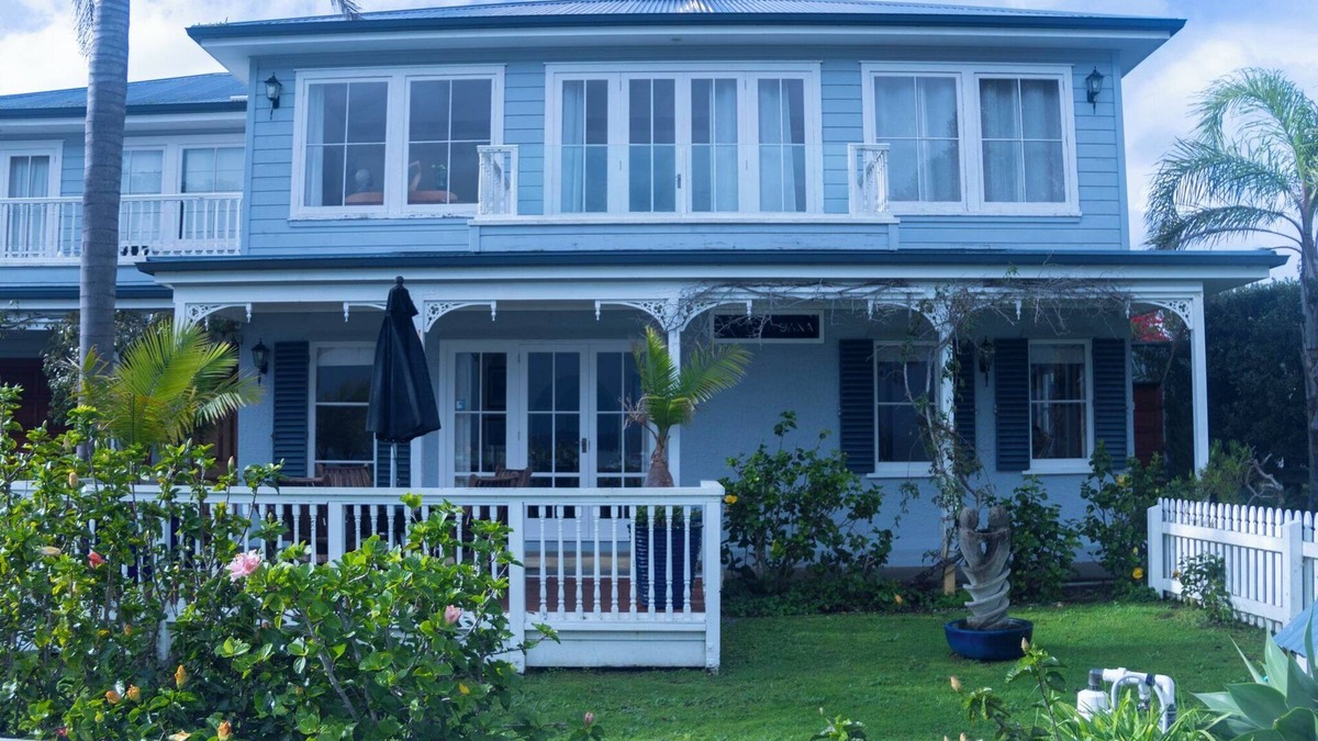 Russell Apartment | On the absolute waterfront of Kororareka Russell with magnificent views