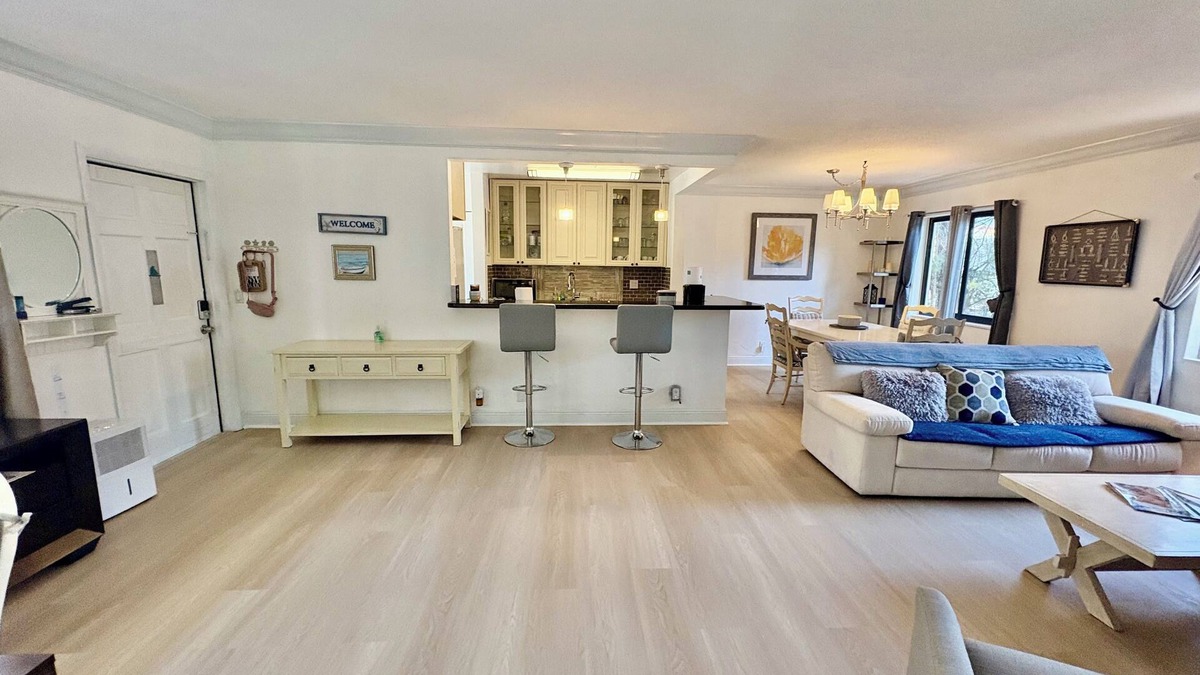 Delray Beach Condo | On The Avenue!. Fabulous Location/Spacious