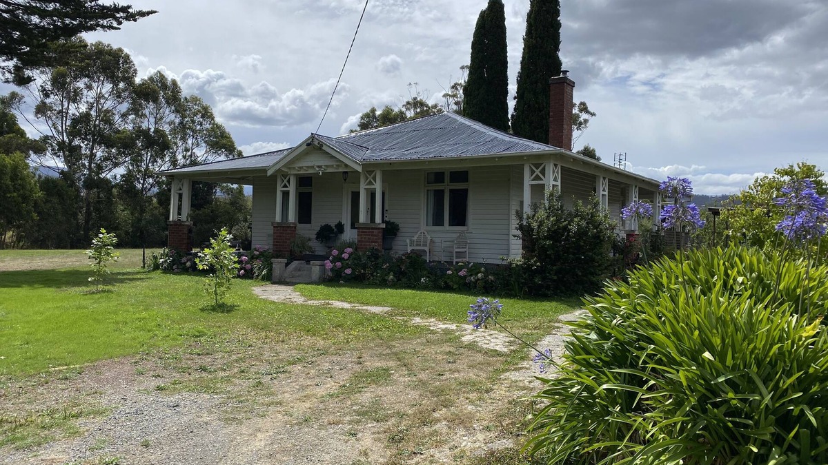 Huonville House | On the banks of the Huon River, in the heart of HuonValley