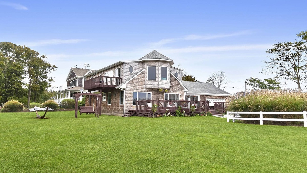 Center Moriches House | On the Bay!