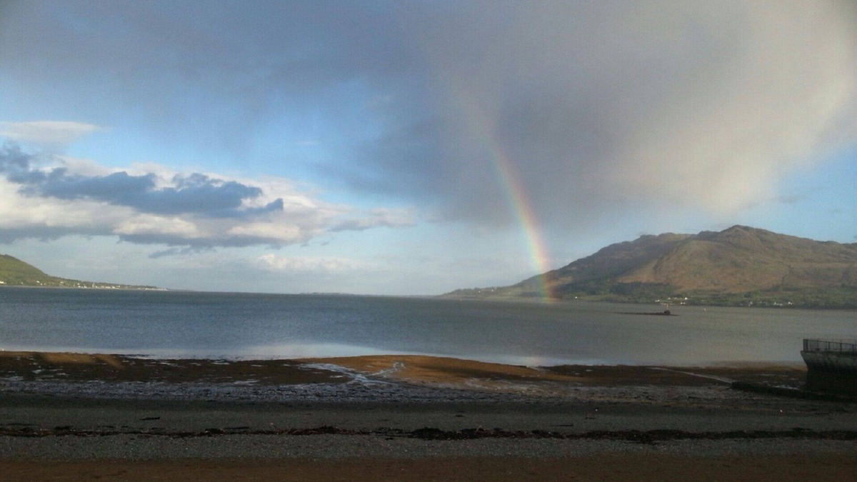 Warrenpoint Apartment | On The Beach 3 huge bedroom. Stunning Views Of Carlingford Bay