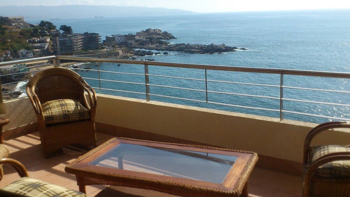 Renaca Apartment | On the Beach! Gorgeous Ocean Views