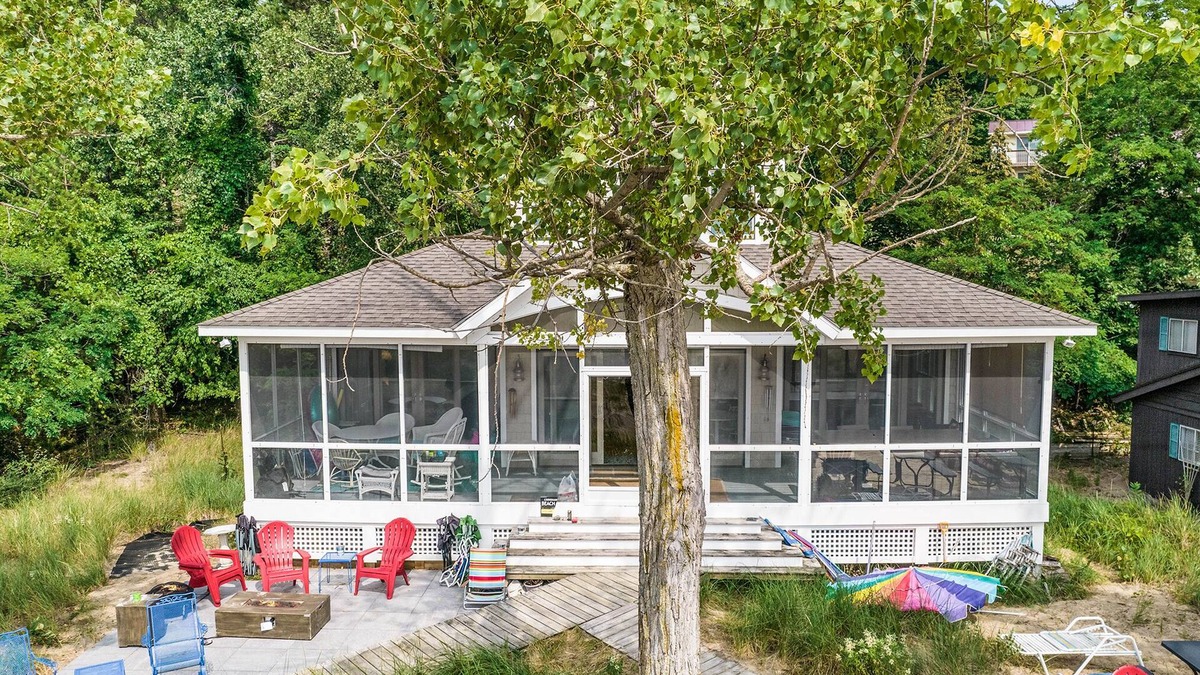 Ottawa Beach House | On the beach of Lake Michigan + views of Big Red