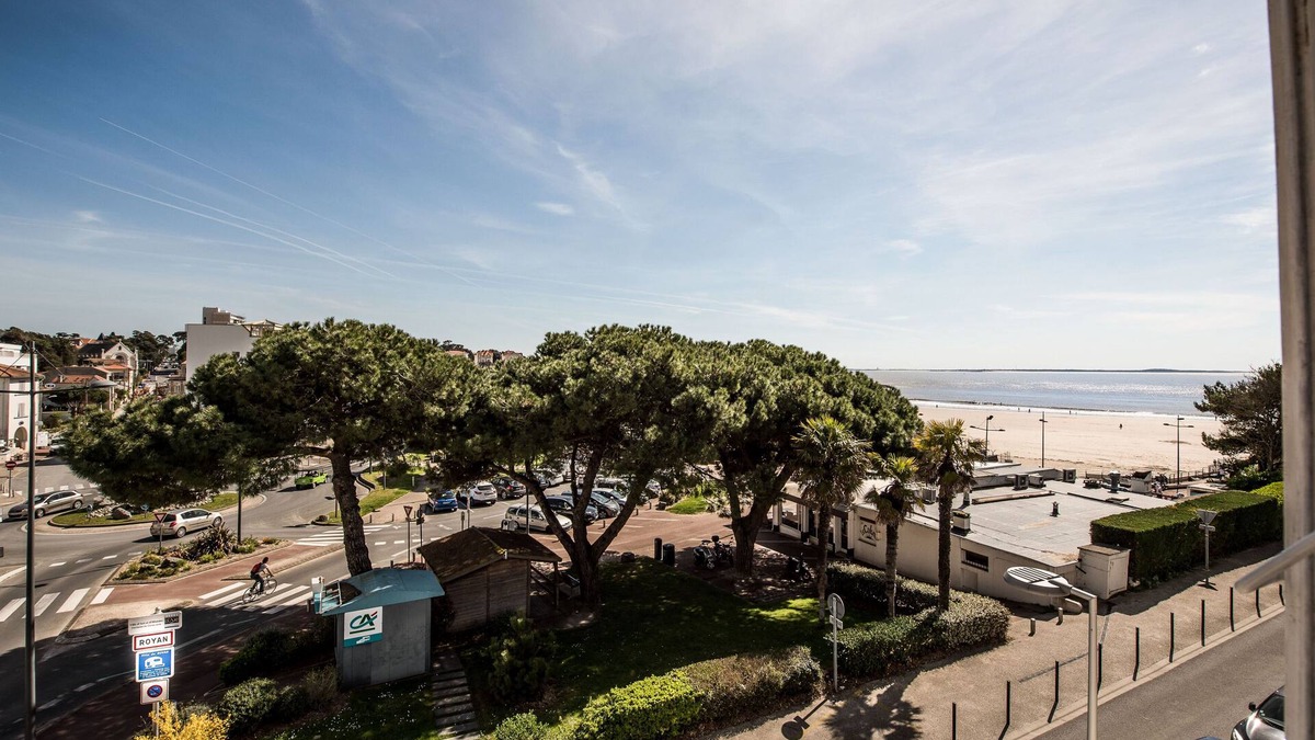 Pontaillac Apartment | On the beach of Pontaillac charming duplex 62 m², swimming pool access.