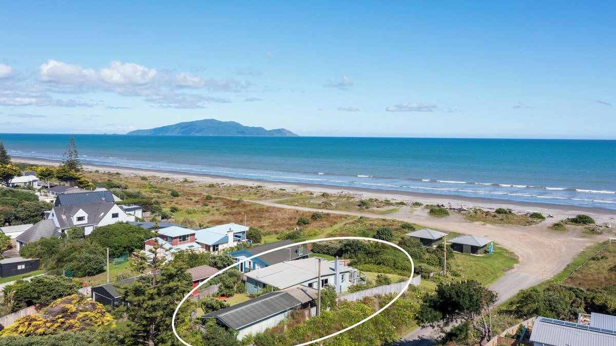 Te Horo Beach House | On The Beach - Te Horo Holiday Home