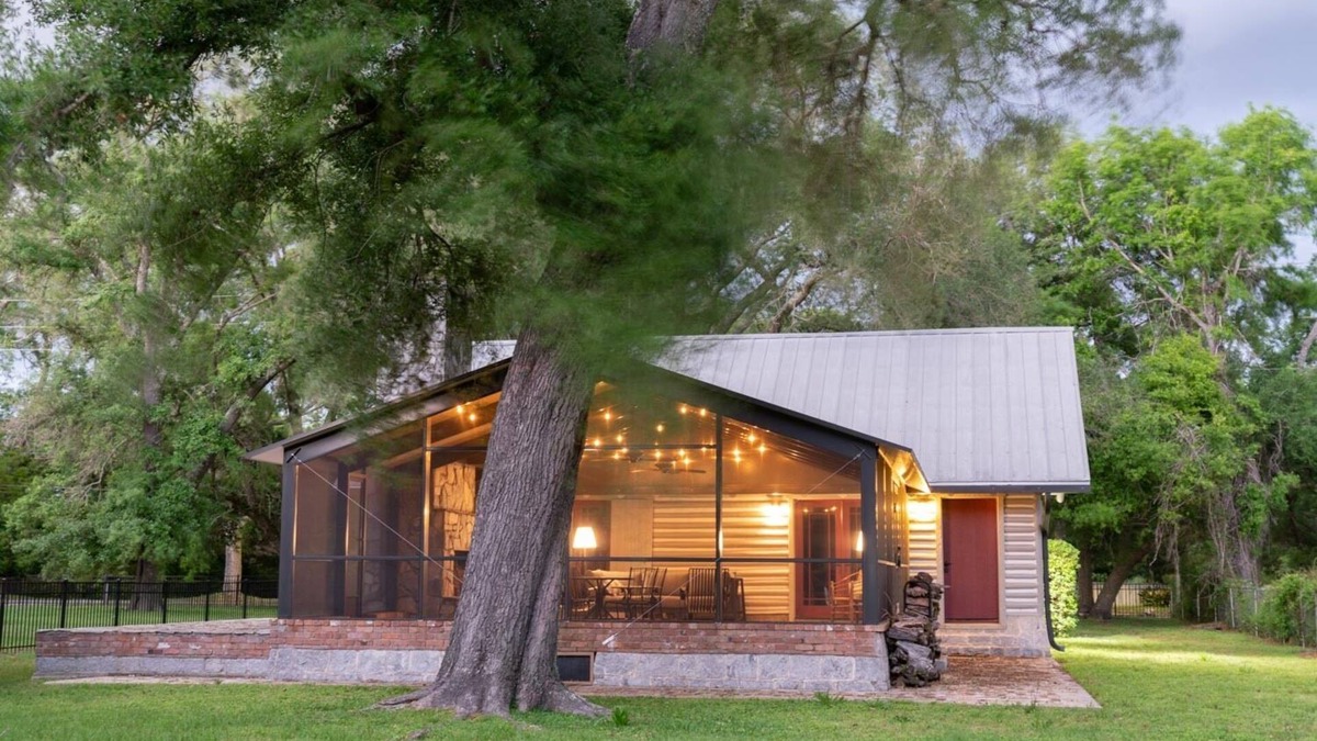 Pass Christian House | On the Beach, Teddy Roosevelt Stayed Here. Pet friendly, large fenced property