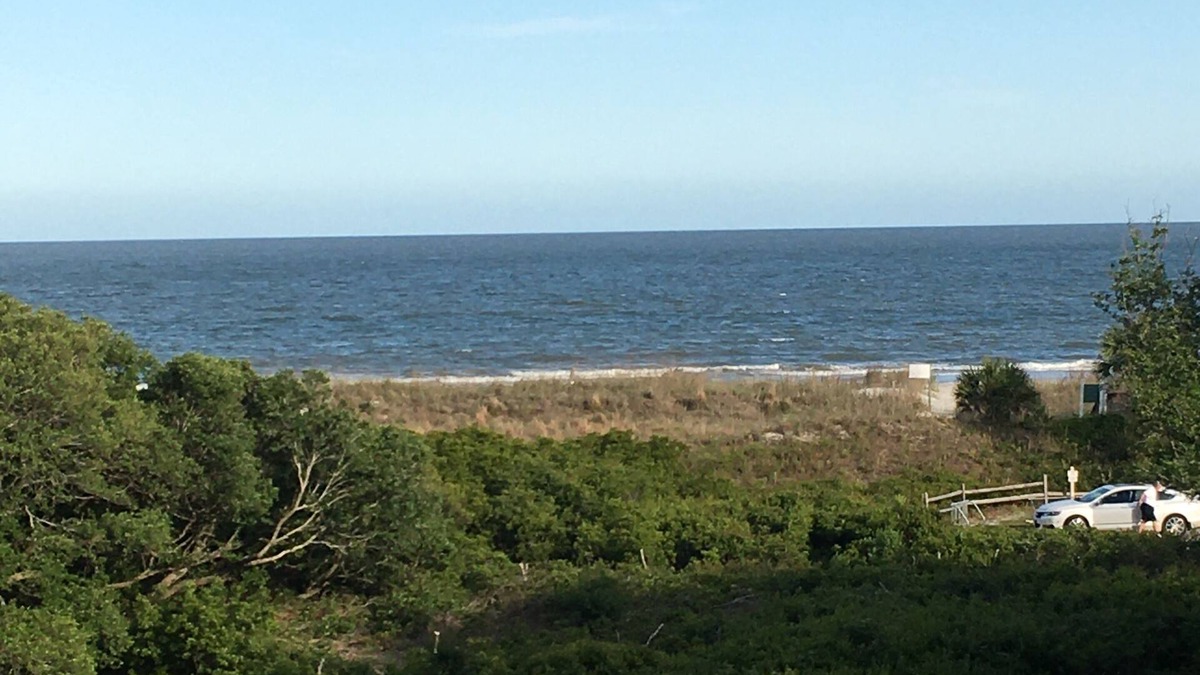 Folly Field Condo | On The Beach - Ocean View - Resort Amenities