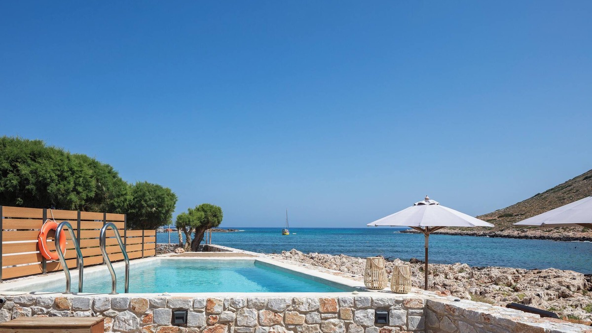 Stavros Villa | On the beach, walking distance to restaurants & amenities