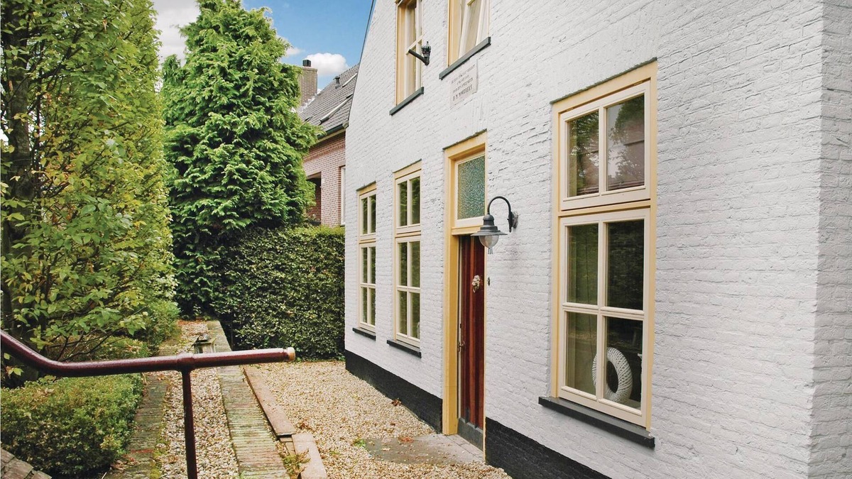 Wijk en Aalburg House | On the border of Gelderland and North Brabant, surrounded by the Maas and the Waal lies the old vill