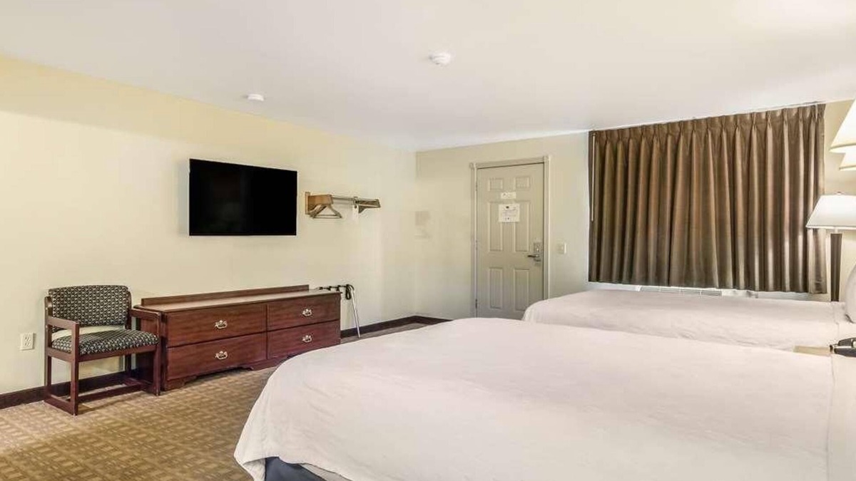 Aberdeen Hotel | On the Budget: Affordable Getaway at GuestHouse Montesano! Free Breakfast