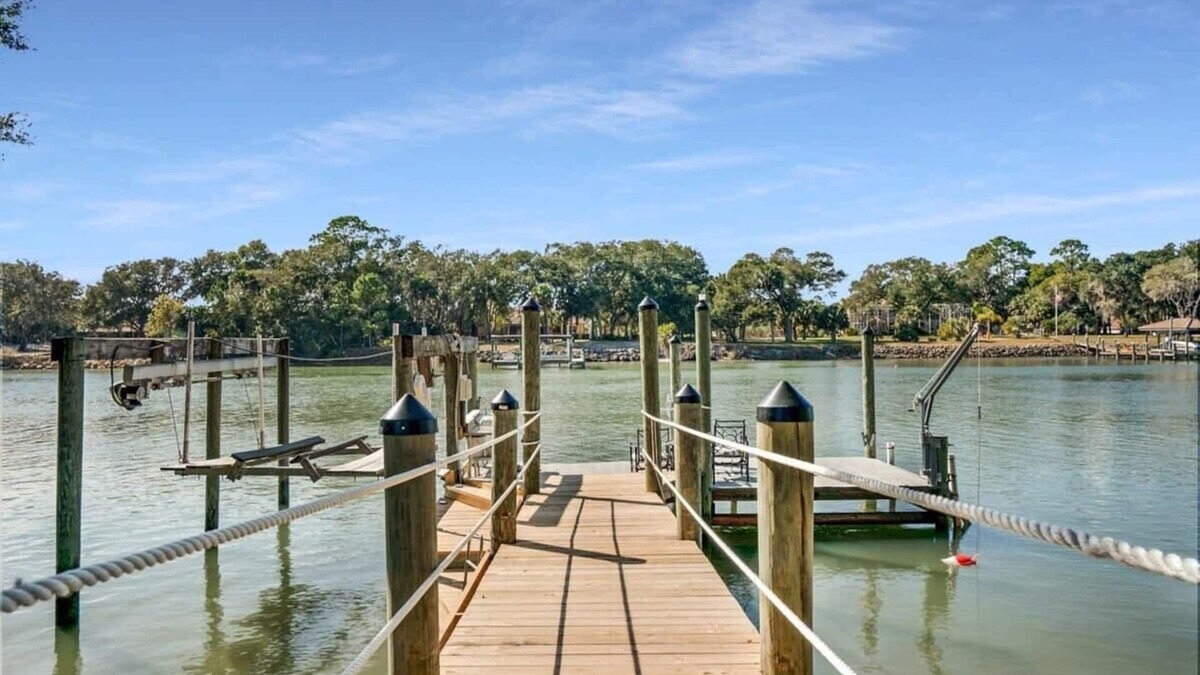 Palm Coast House | On the Canal, New Dock, Kayak, Bikes, Beach Gear