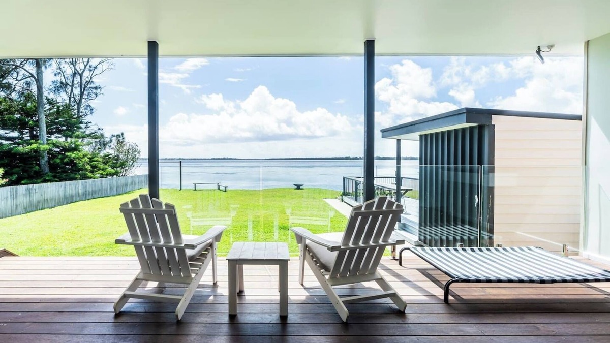 Gorokan House | On The Corso Sun soaked Serenity with Lake Access