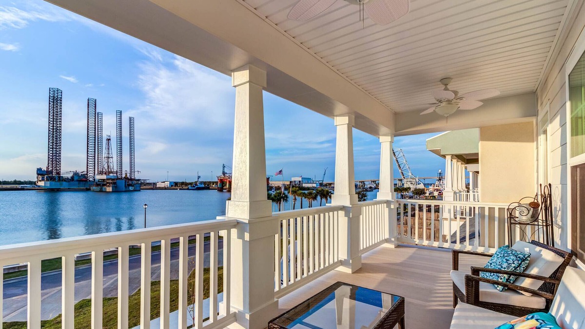 Pascagoula House | On The Dock Of The River