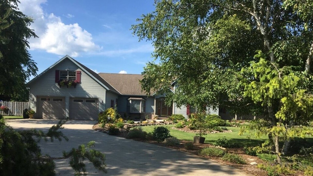Cascade Apartment | On the edge of the scenic Kettle Moraine State Forest