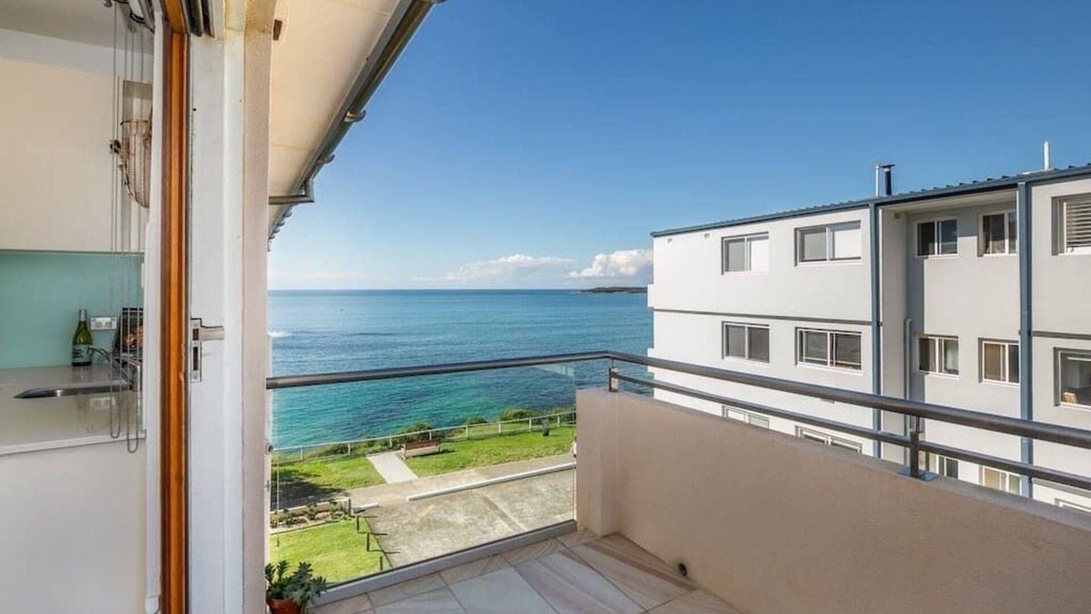 Cronulla Apartment | On The Esplanade - Close to beach & Cronulla mall