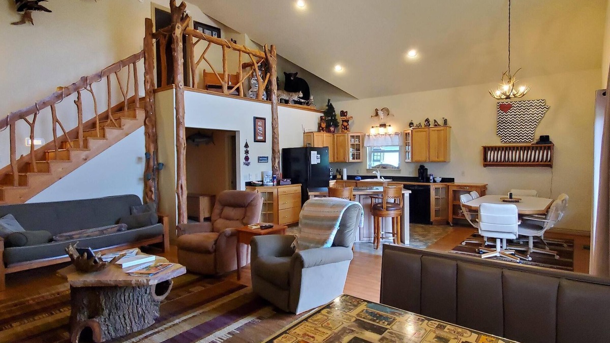 Holiday Island House | ON THE ISLAND CLOSE TO RECREATION CENTER!