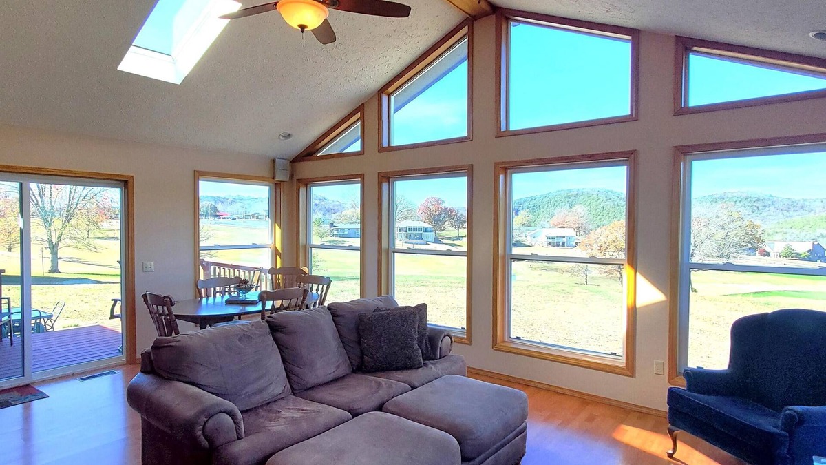 Eureka Springs House | ON THE ISLAND CLOSE TO RECREATION CENTER!