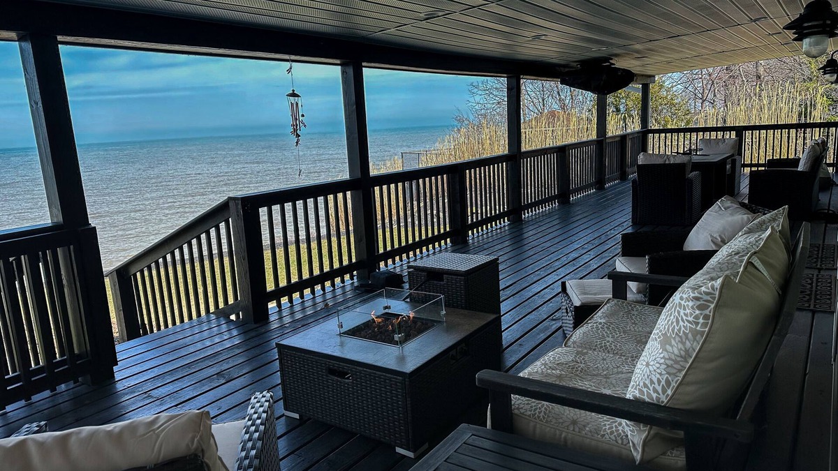 Vermilion House | On The Lake! 5 Bedroom Lakefront Home