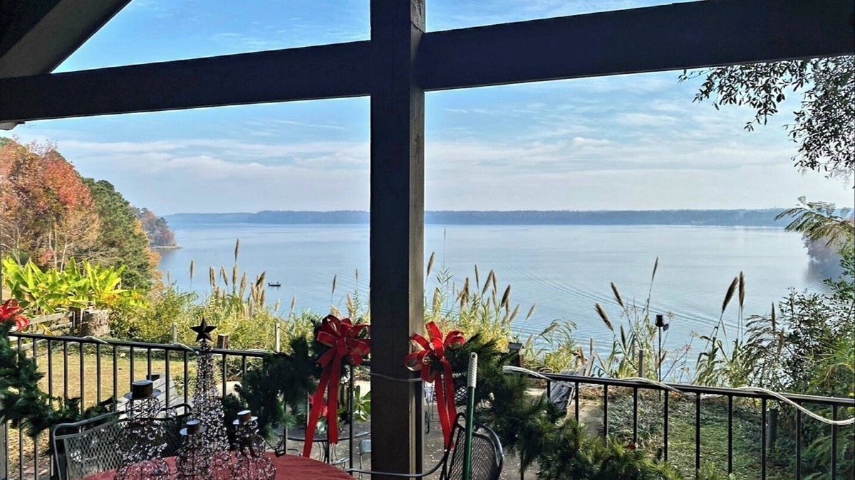 Eufaula House | On the lake AND in Downtown Eufaula