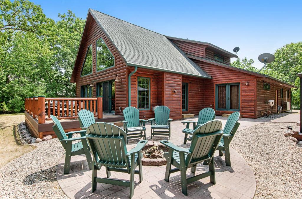 Necedah House | On the Lake at Castle Rock