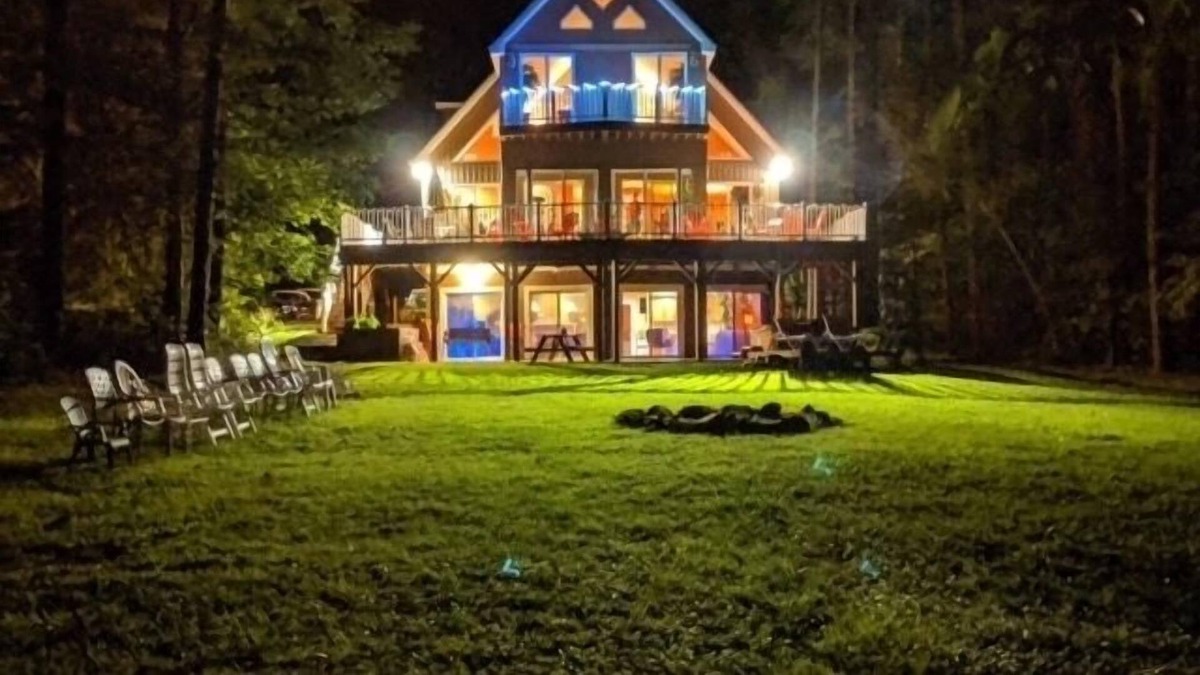 Henrico House | On the lake- Sleeps 19- Sunday to Sunday rental during summer