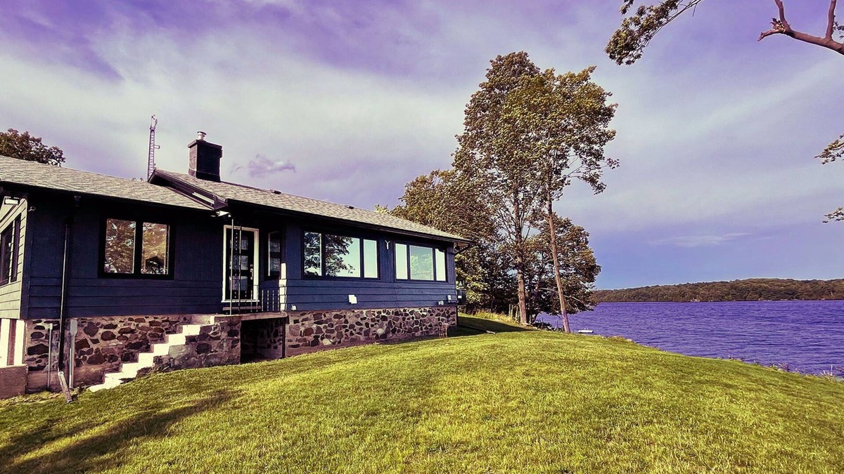 Frontenac House | On The Point-Panoramic Waterfront Cottage Rental