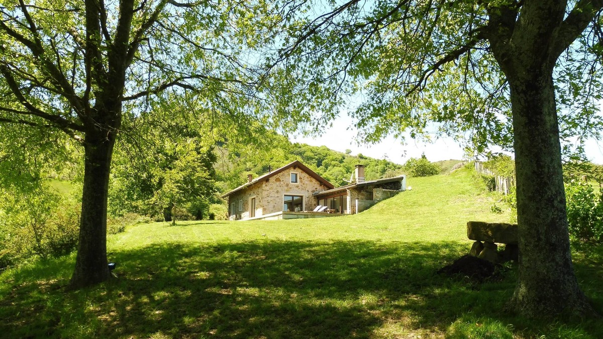 Itxassou House | On the ridges of Mondarrain mountain