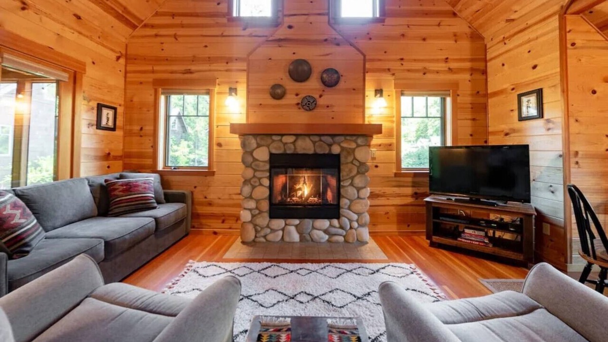 McKenzie Bridge Cabin | On the River Wooded Bliss Cabin near Loloma Lodge
