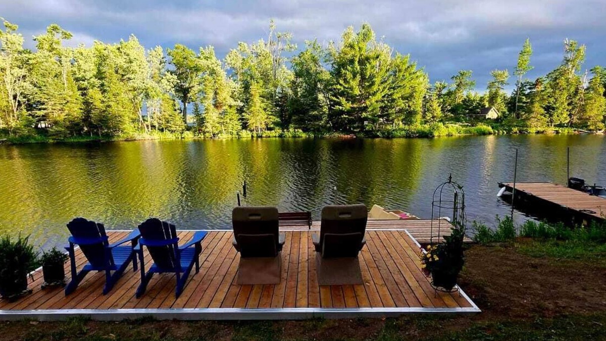 North Kawartha Cottage | "On The Rocks" A Quite Waterfront cottage on Stoney Lake Sleeps 6-8