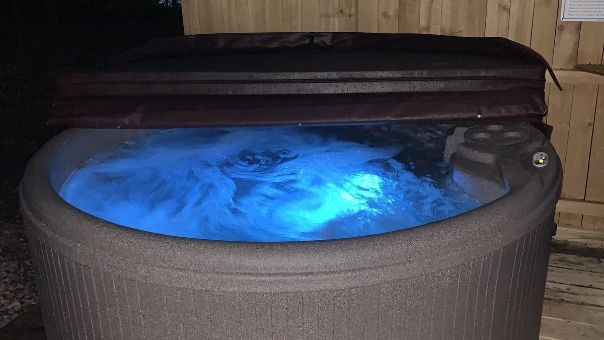 Keslers Cross Lanes Cabin | On The Rocks Cabin-Hot Tub & Pet Friendly