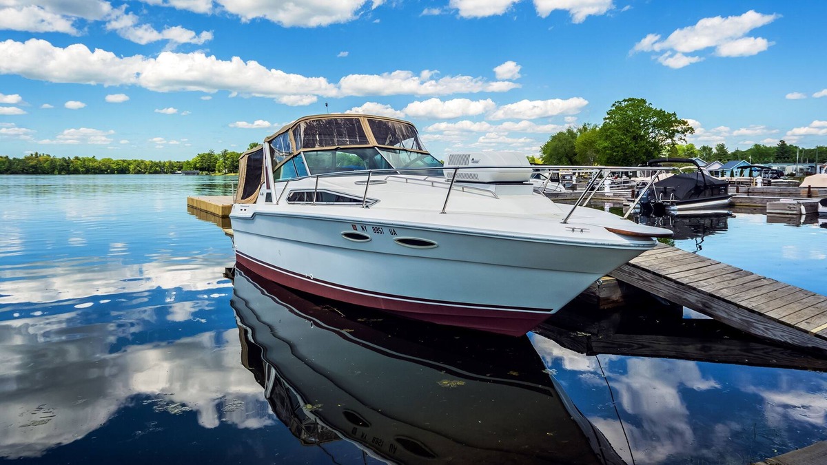Alexandria Bay Boat Rental | "On the Rocks" Floating Cottage at Swan Bay Resort
