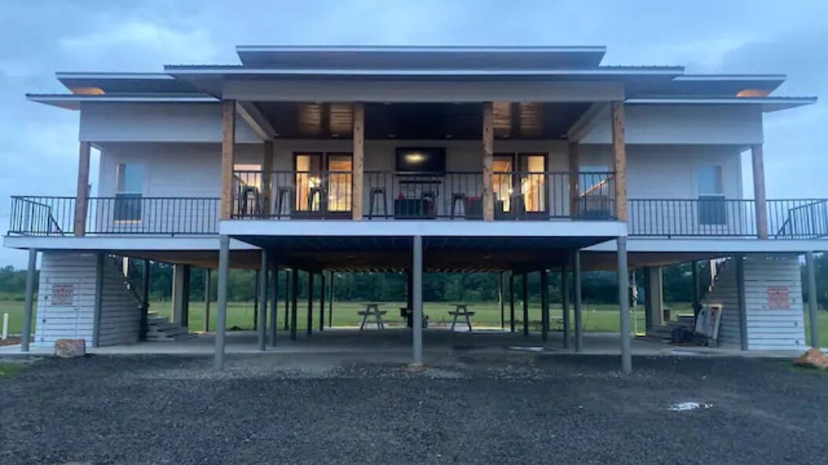Glenwood Cabin | ON THE ROCKS is the place to be! A new spacious cabin & fully stocked!