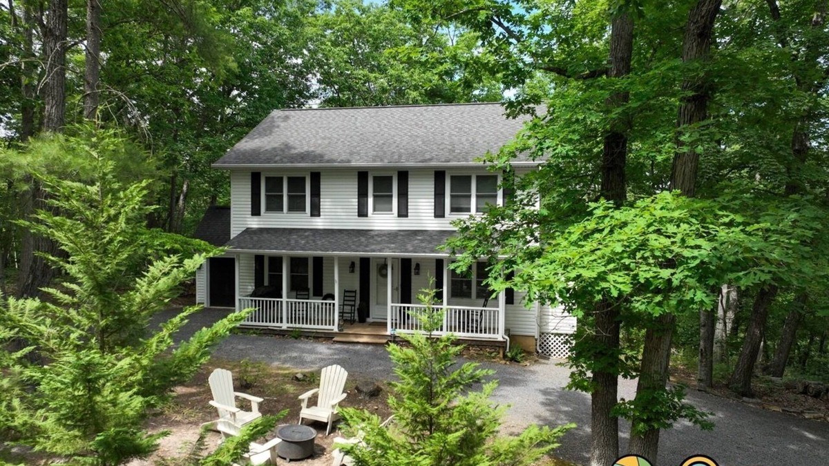 Basye House | On The Rocks! Spacious family-friendly 4BR home w/bonus room