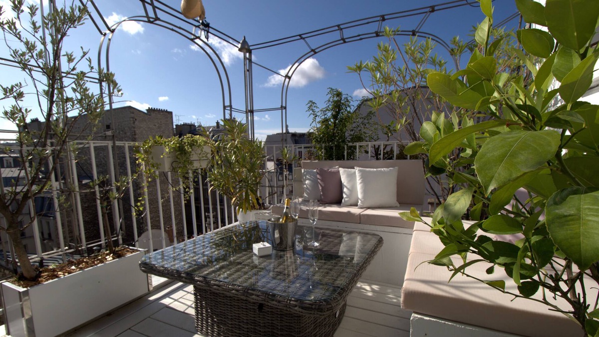 Quartier de la Chapelle Condo | on the roof, magnificient flat