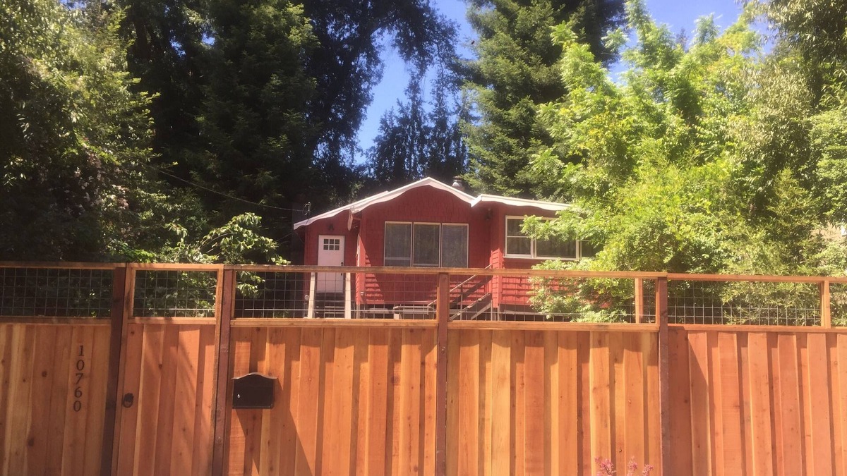 Hacienda House | On the Russian River, river access, hot tub in deck, pet friendly, wine country